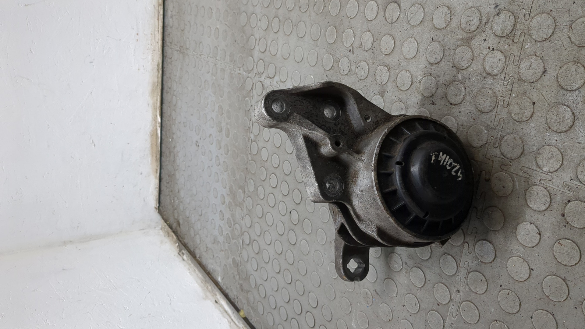 Опора двигателя