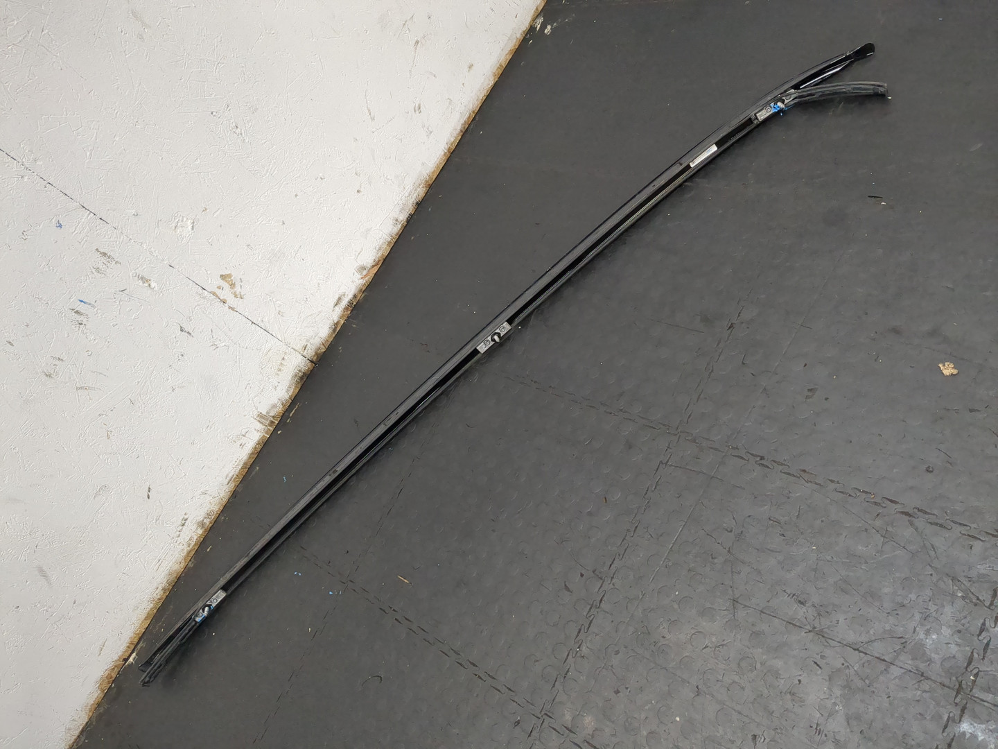 Рейлинг (релинг) левый (планка на крышу)