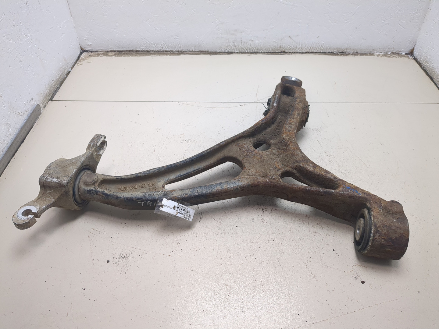 Рычаг передний правый