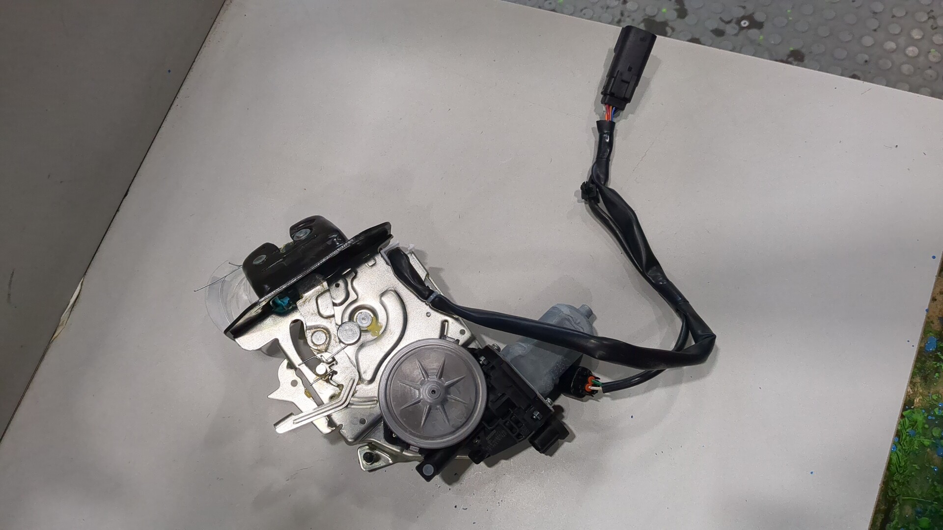 Замок багажника