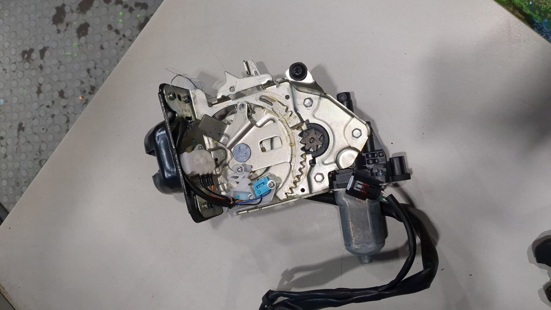 Замок багажника