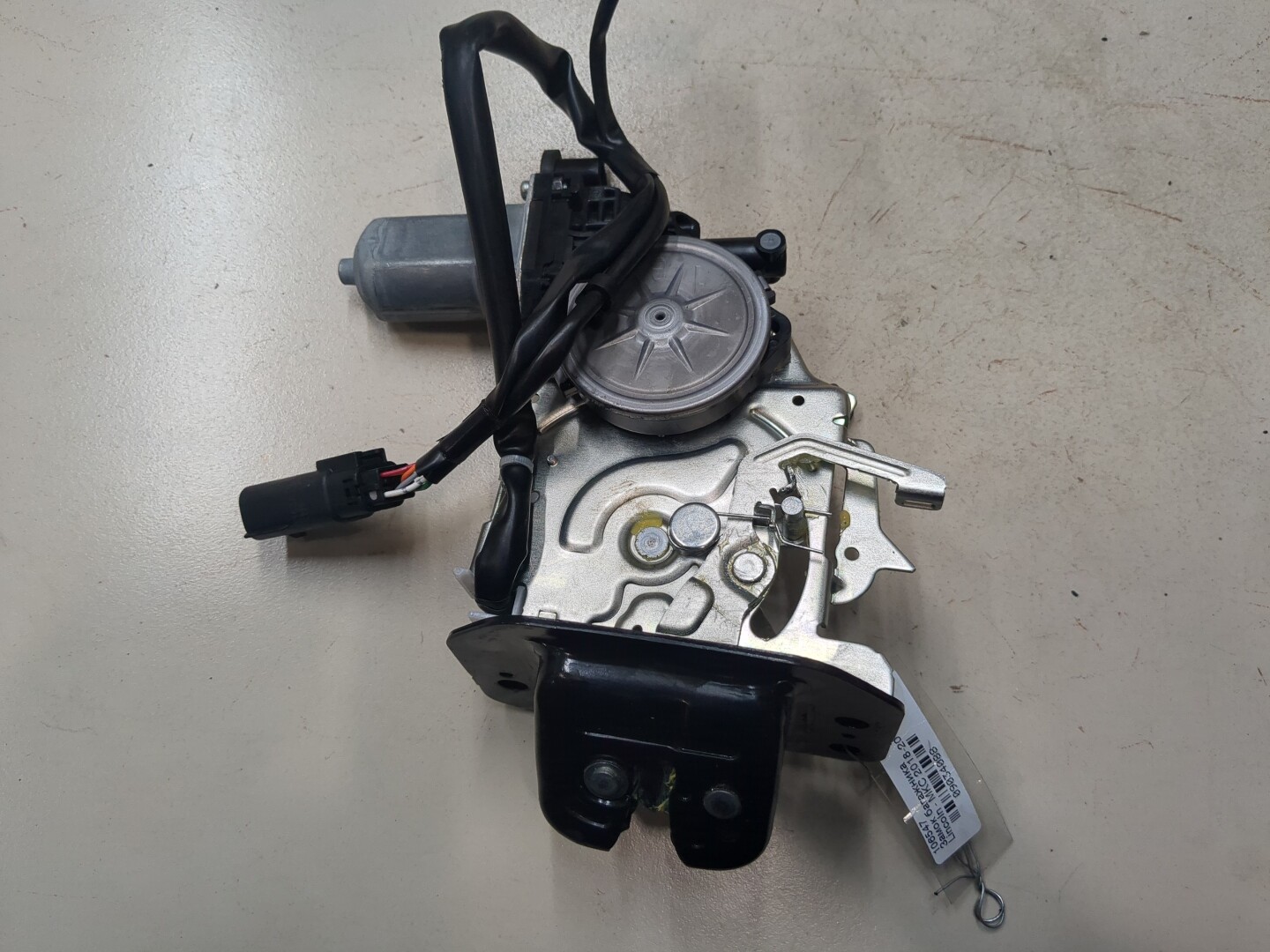 Замок багажника