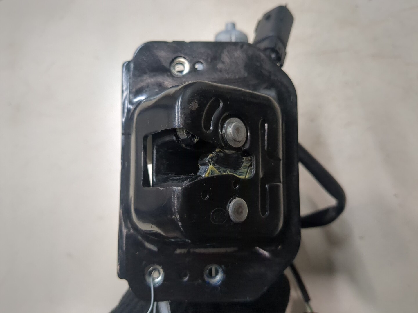 Замок багажника