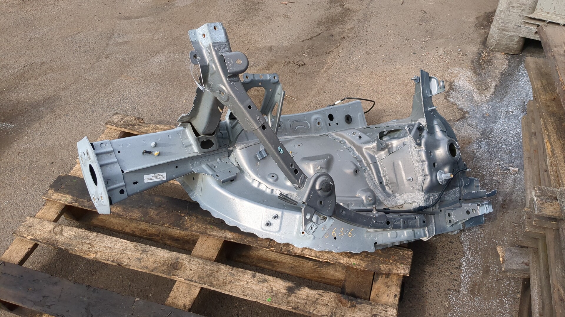 Лонжерон передний левый