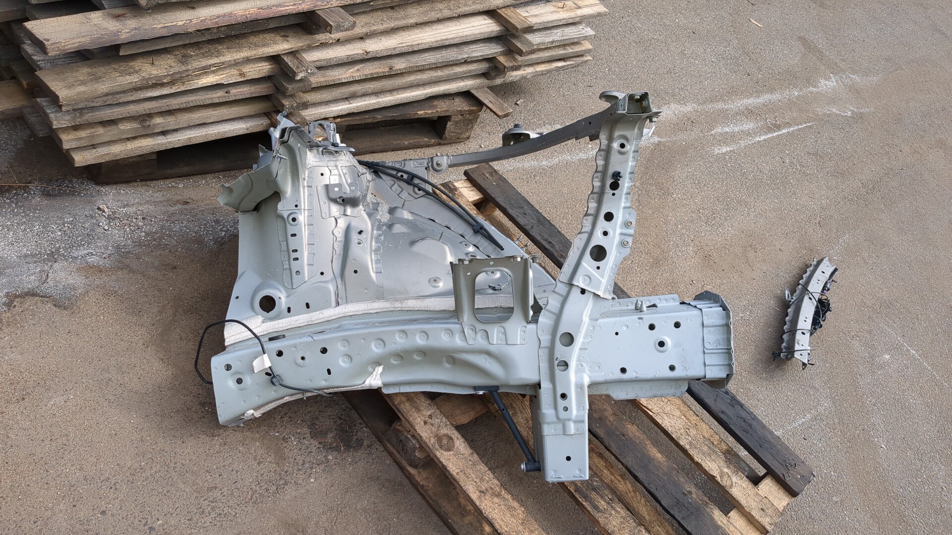 Лонжерон передний левый