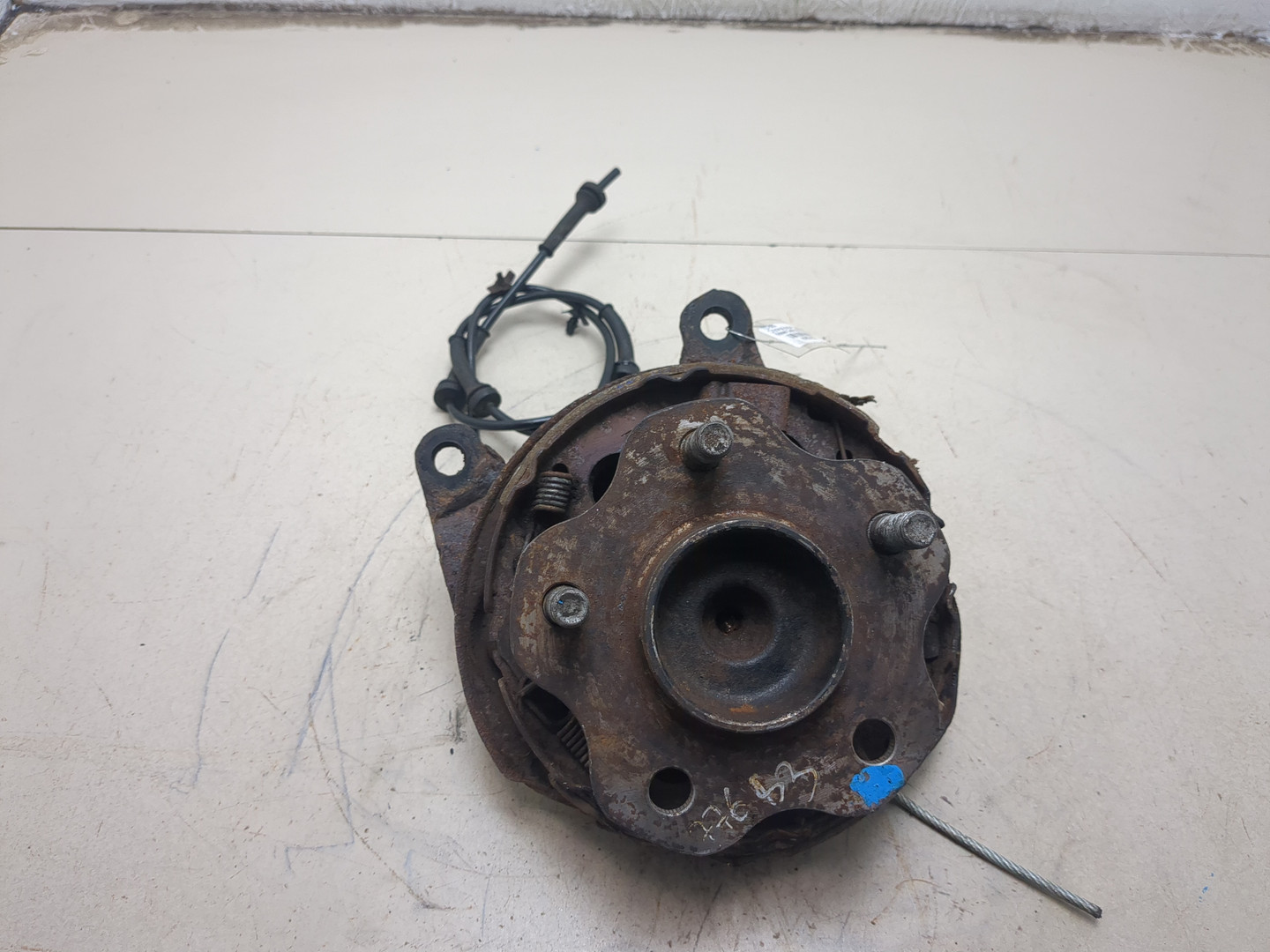 Кулак поворотный задний левый