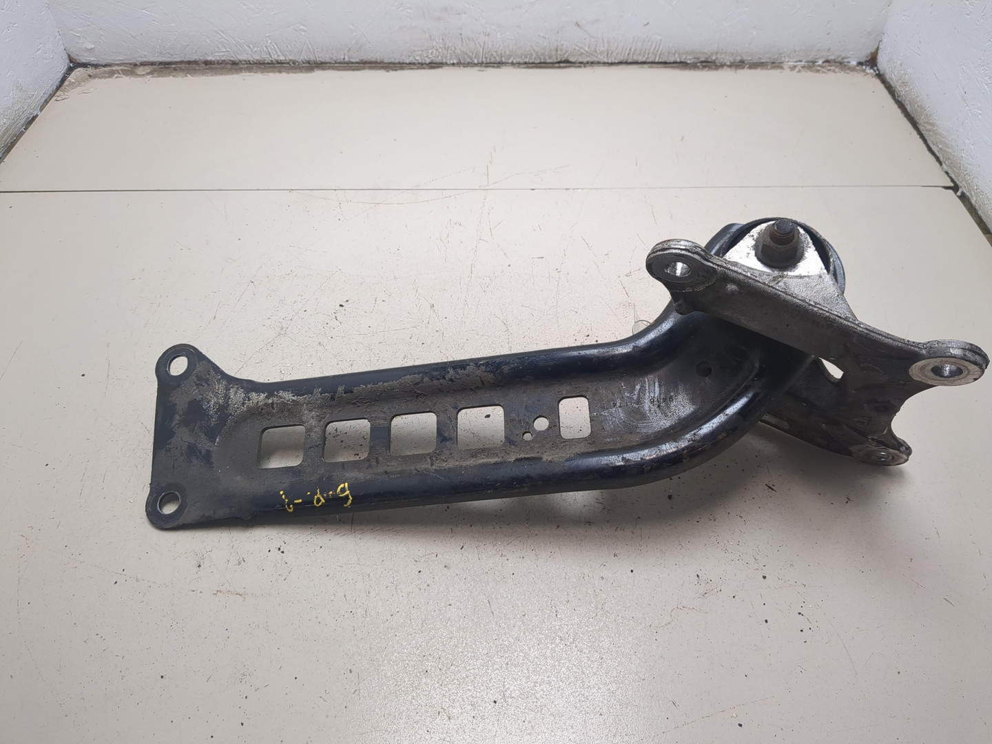 Рычаг задний правый