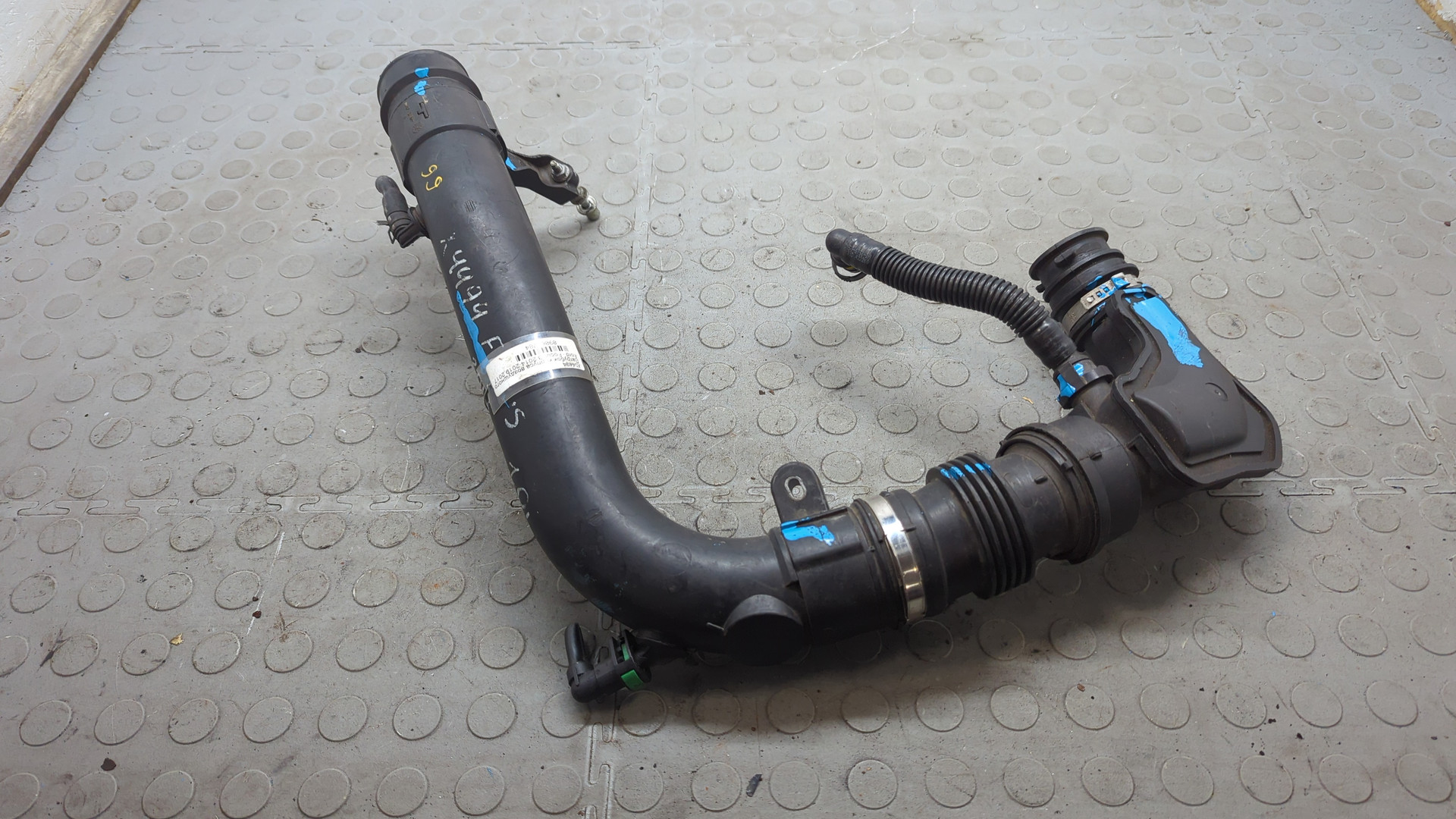 Патрубок воздушного фильтра