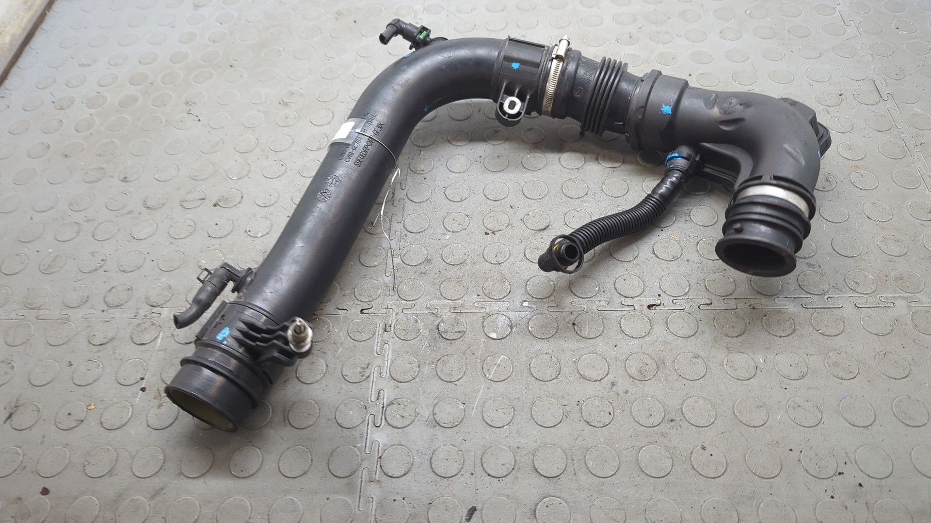 Патрубок воздушного фильтра