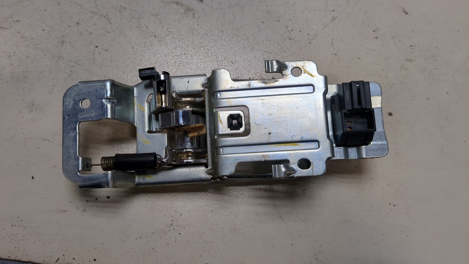 Ручка двери передней внутренняя левая