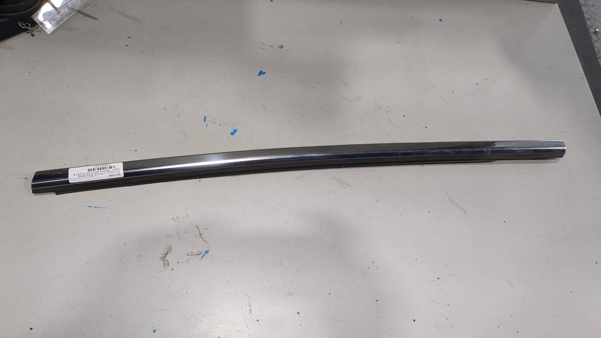 Накладка стекла заднего левого