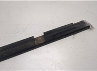  Молдинг стекла (боковое) Volkswagen Passat 3 1988-1993 9078298 #2