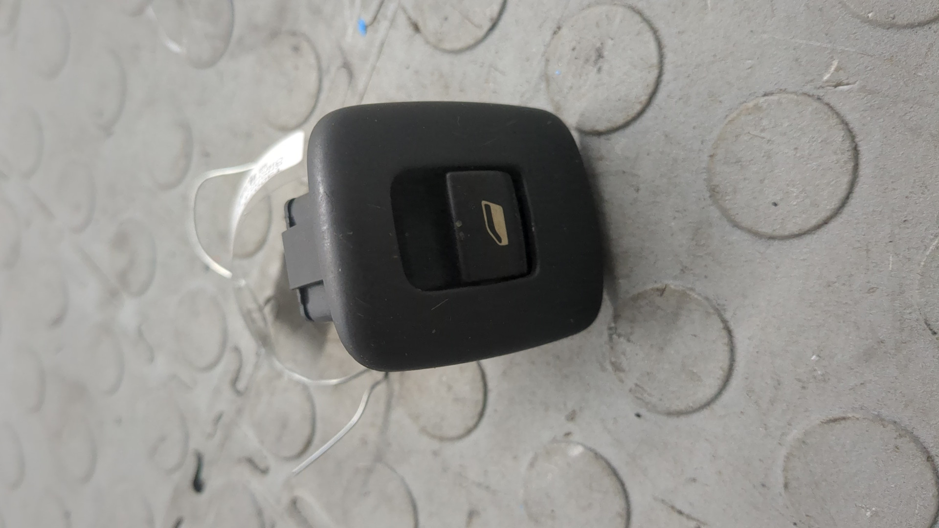 Кнопка стеклоподъемника