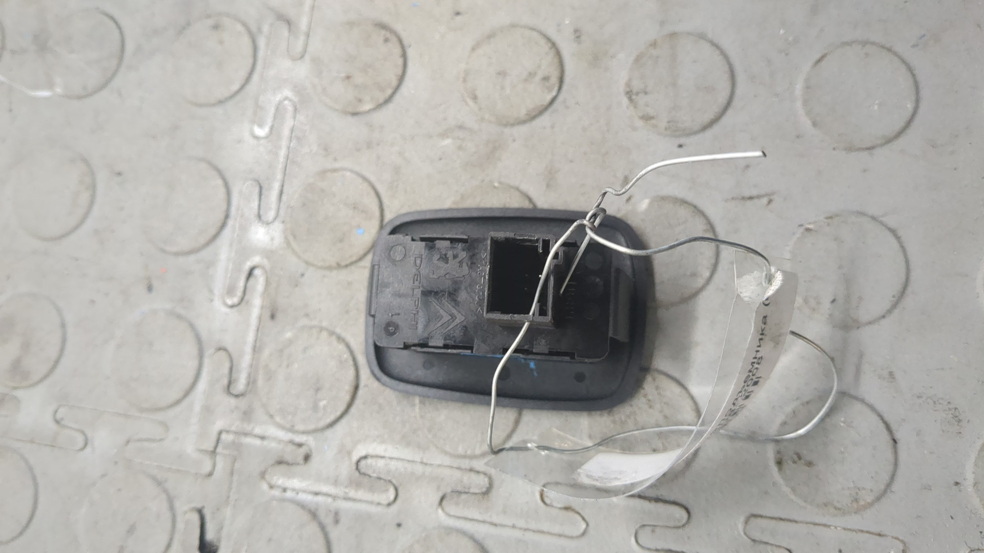 Кнопка стеклоподъемника