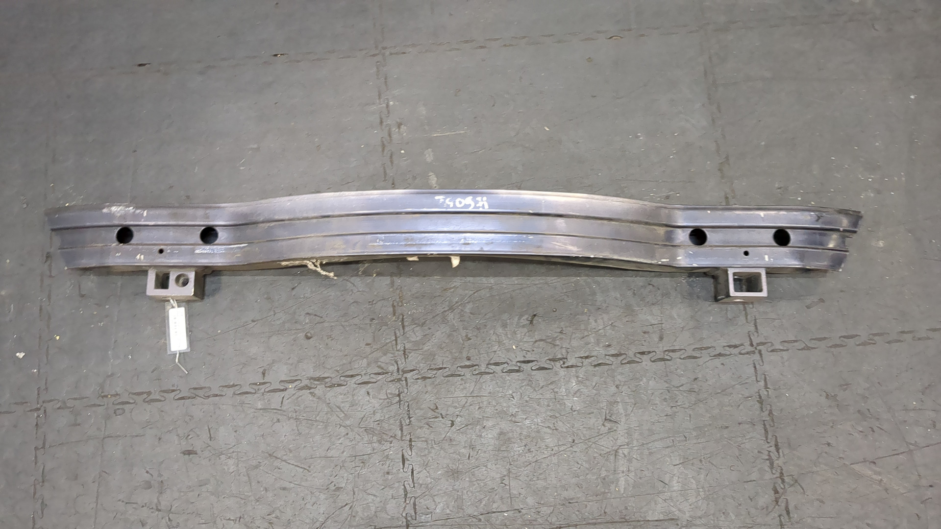 Усилитель переднего бампера