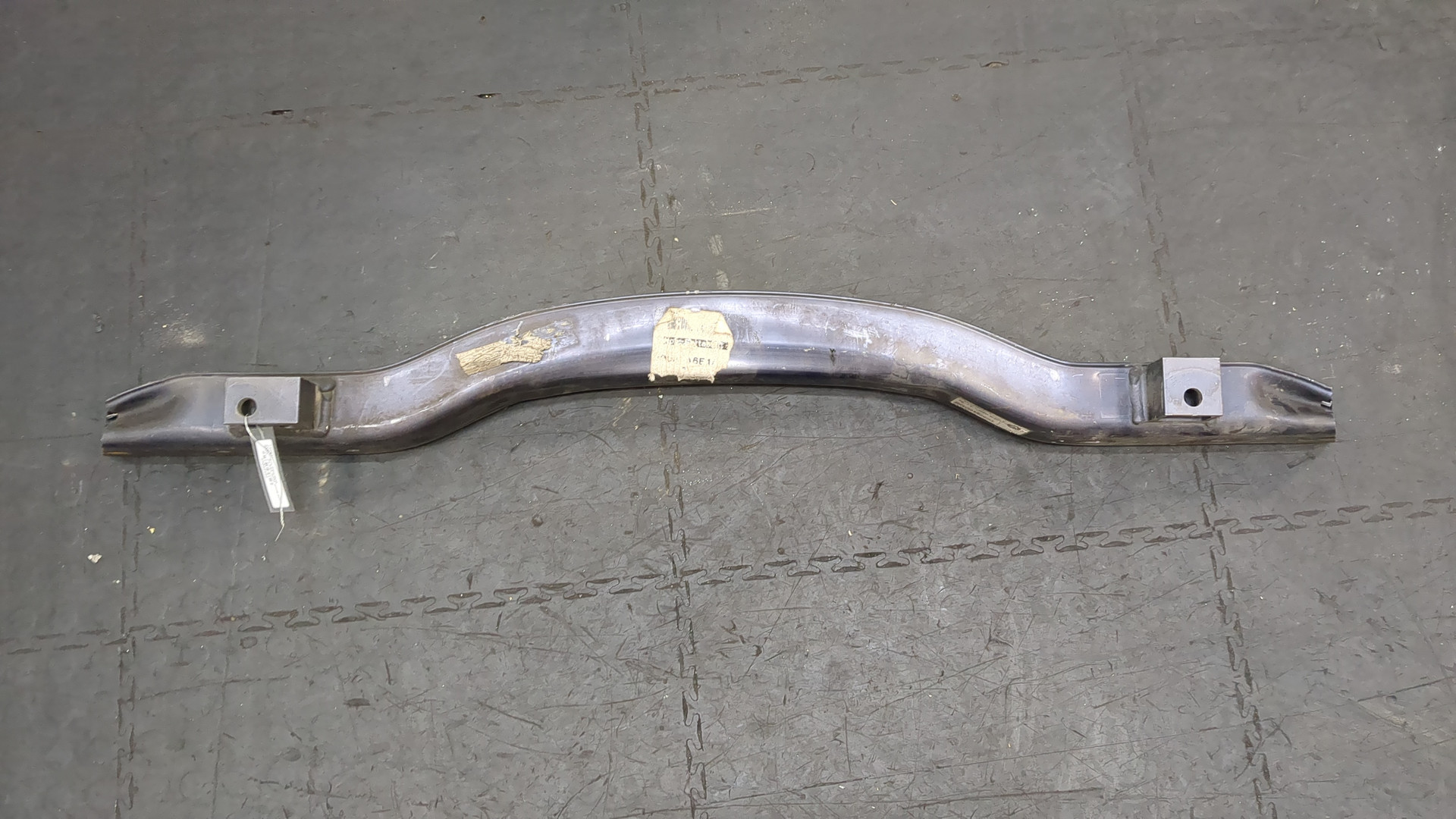 Усилитель переднего бампера