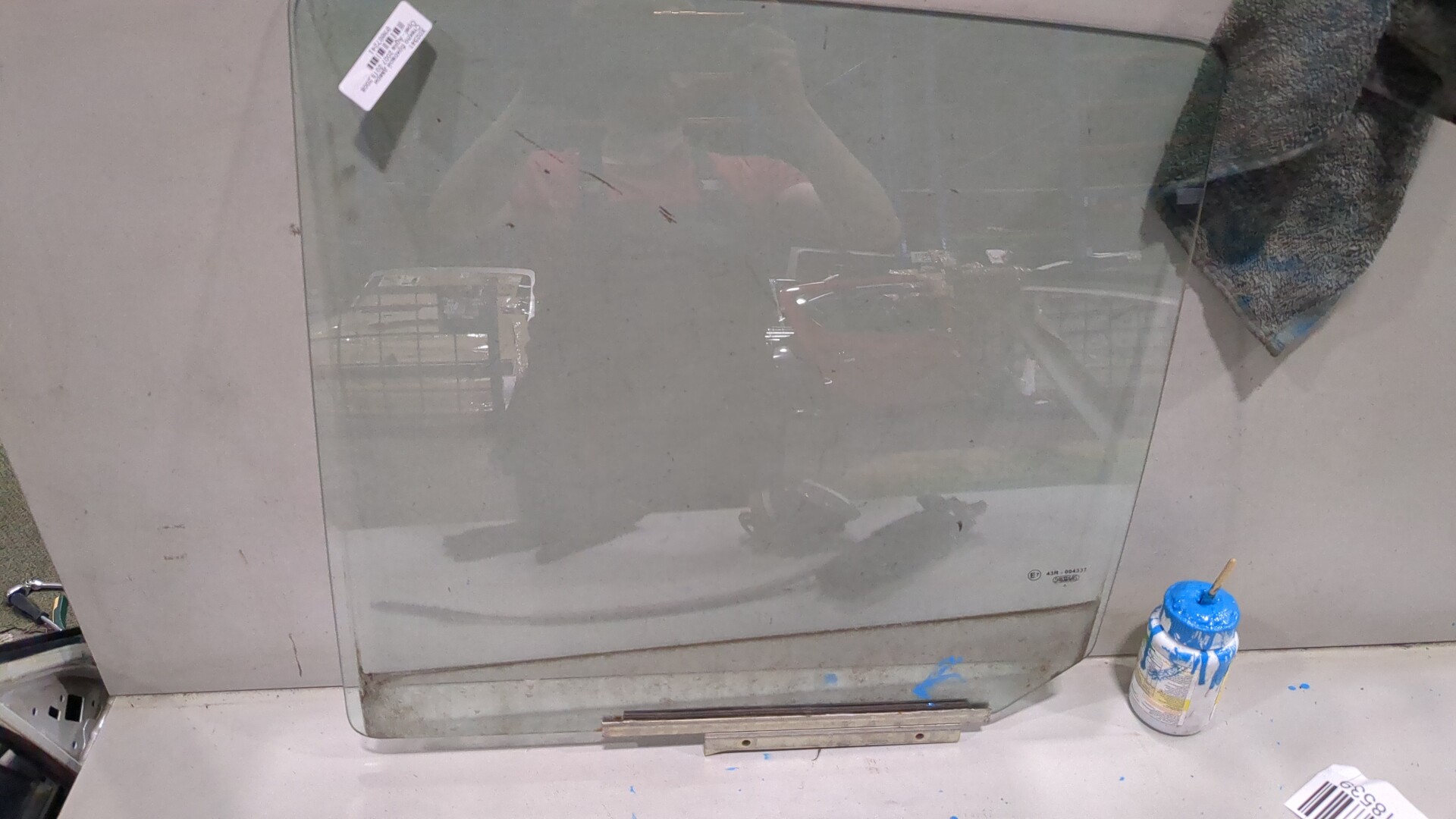 Стекло двери задней левой