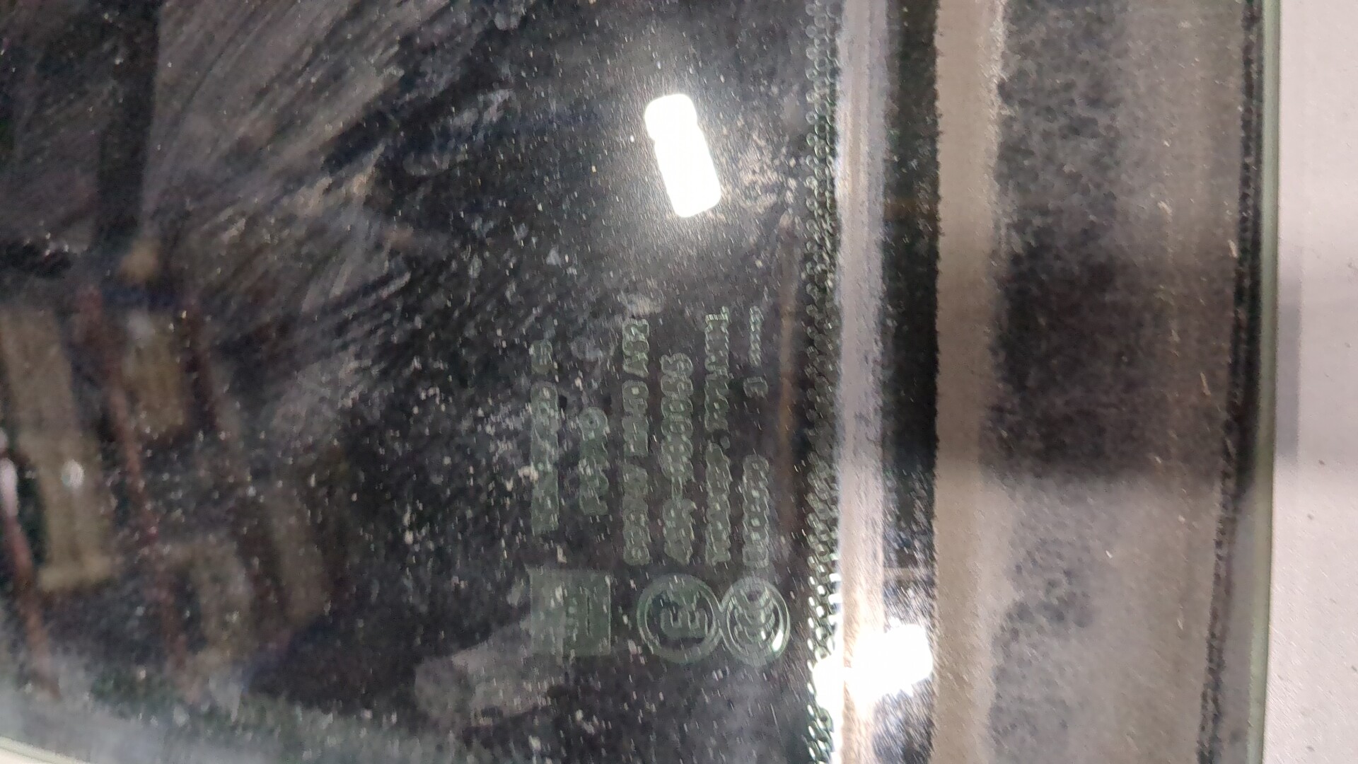 Стекло двери задней левой (форточка)