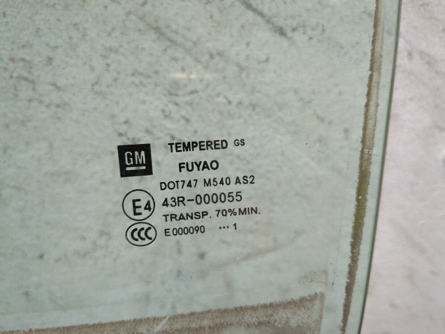 Стекло двери задней левой