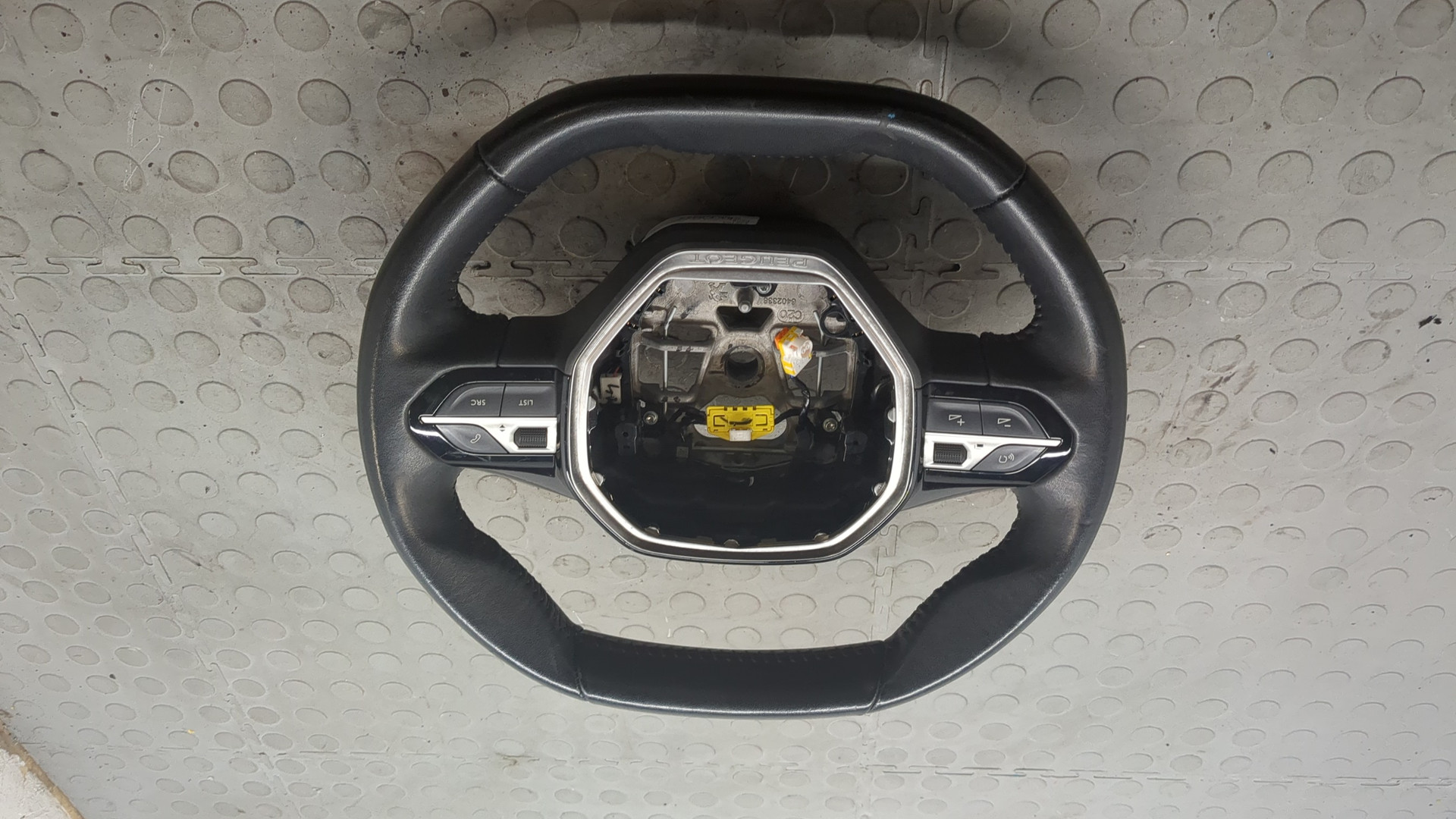 Рулевое колесо (руль)