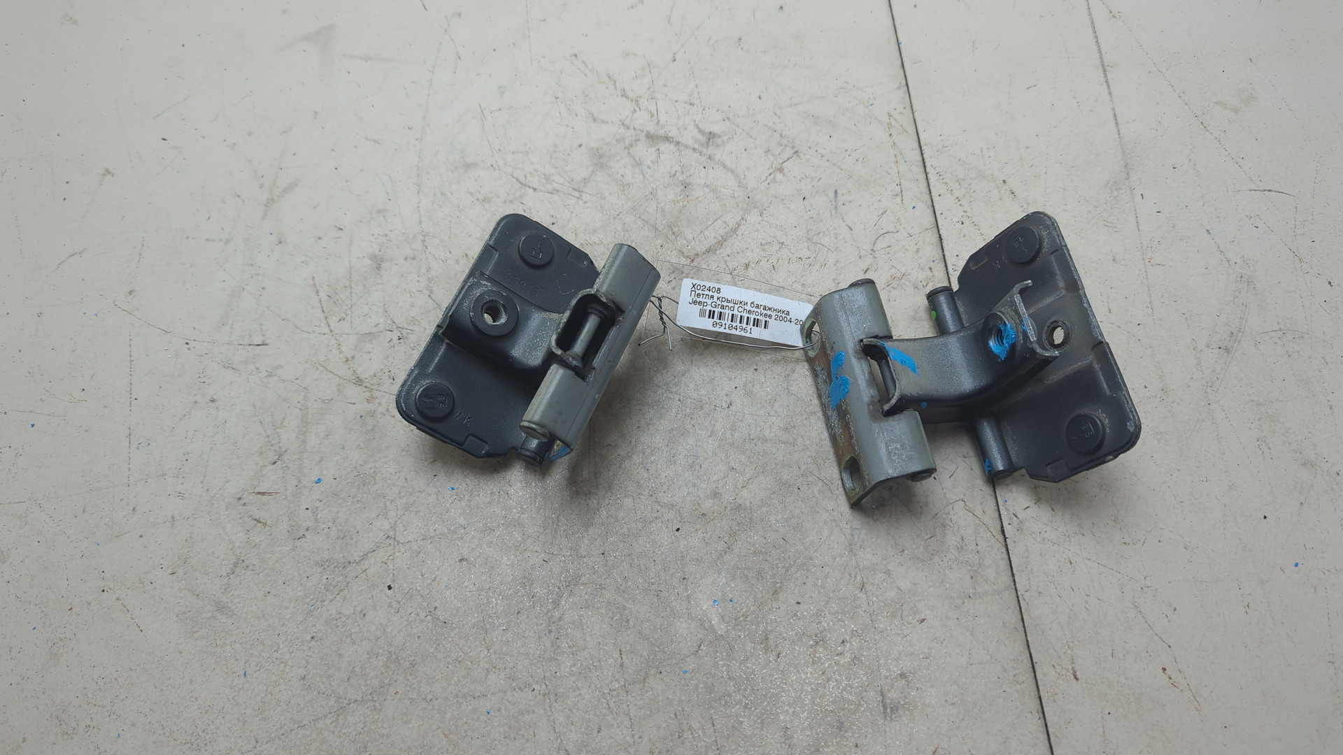 Петля крышки багажника