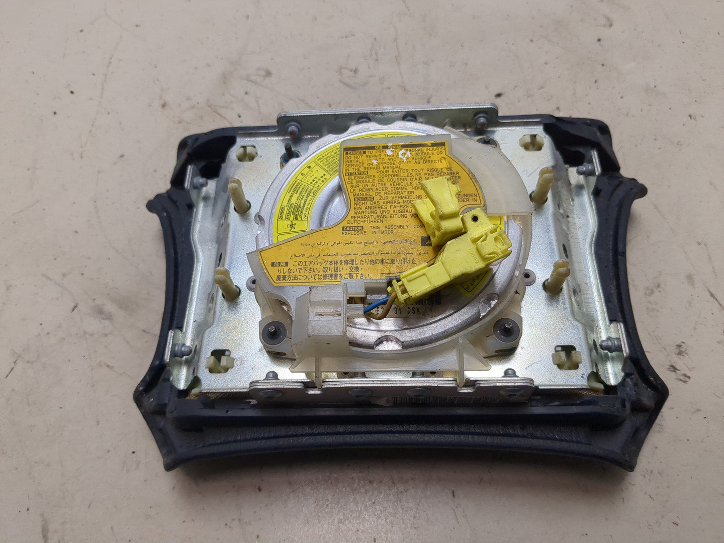 Подушка безопасности в рулевое колесо