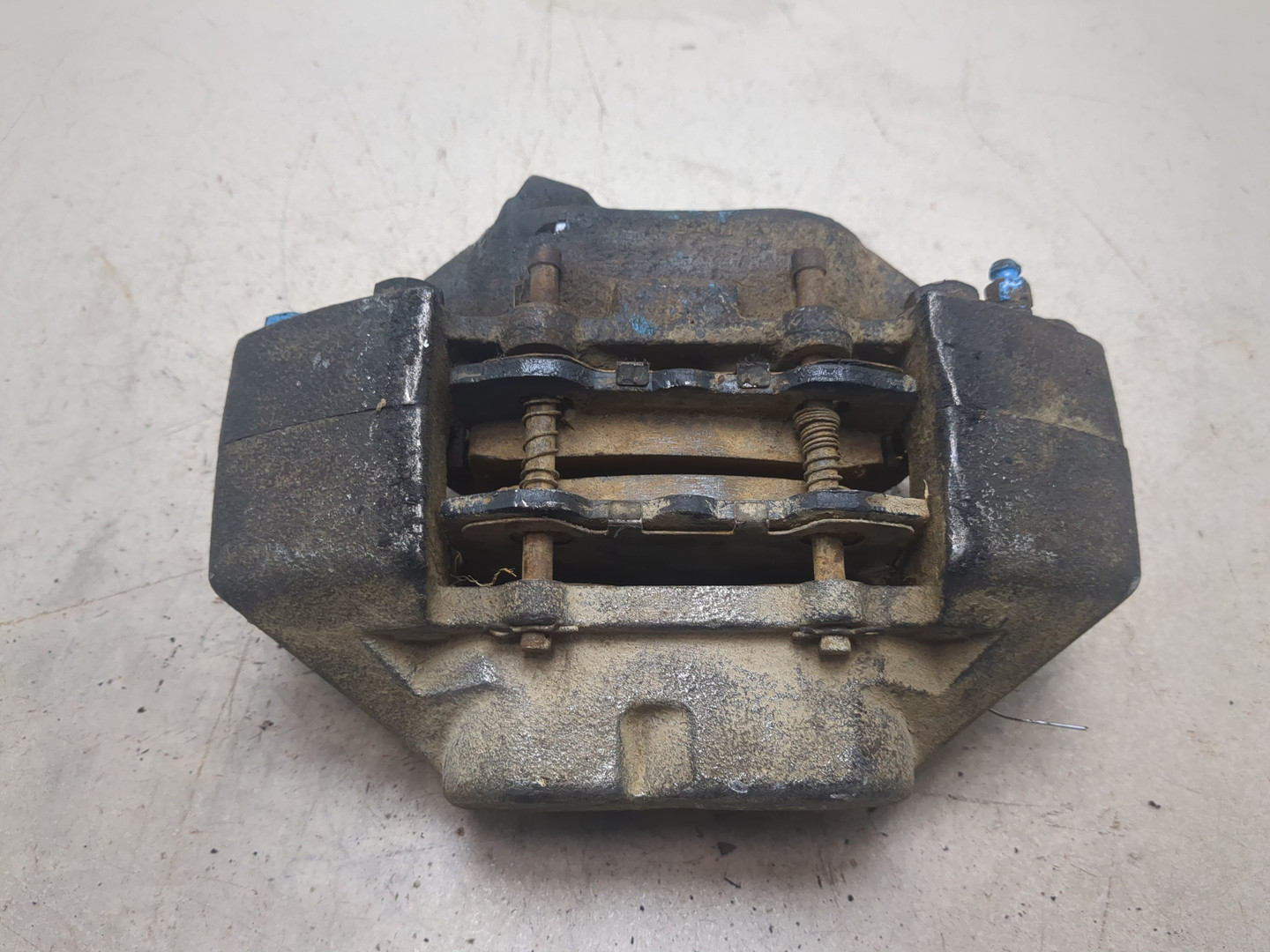 Суппорт передний левый