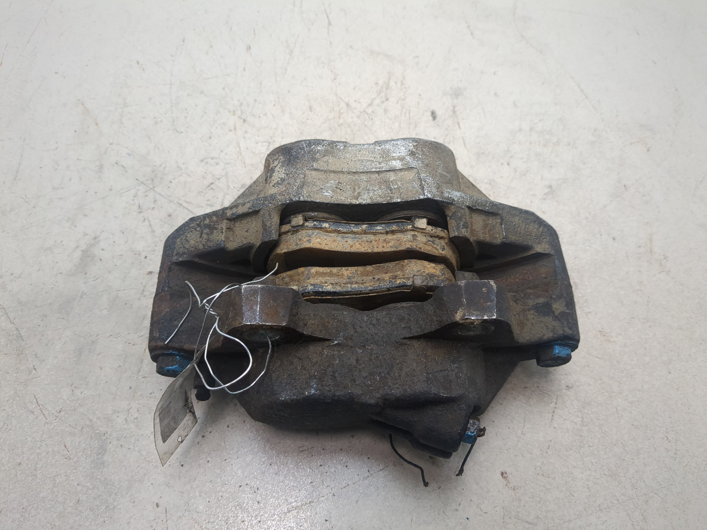 Суппорт передний правый