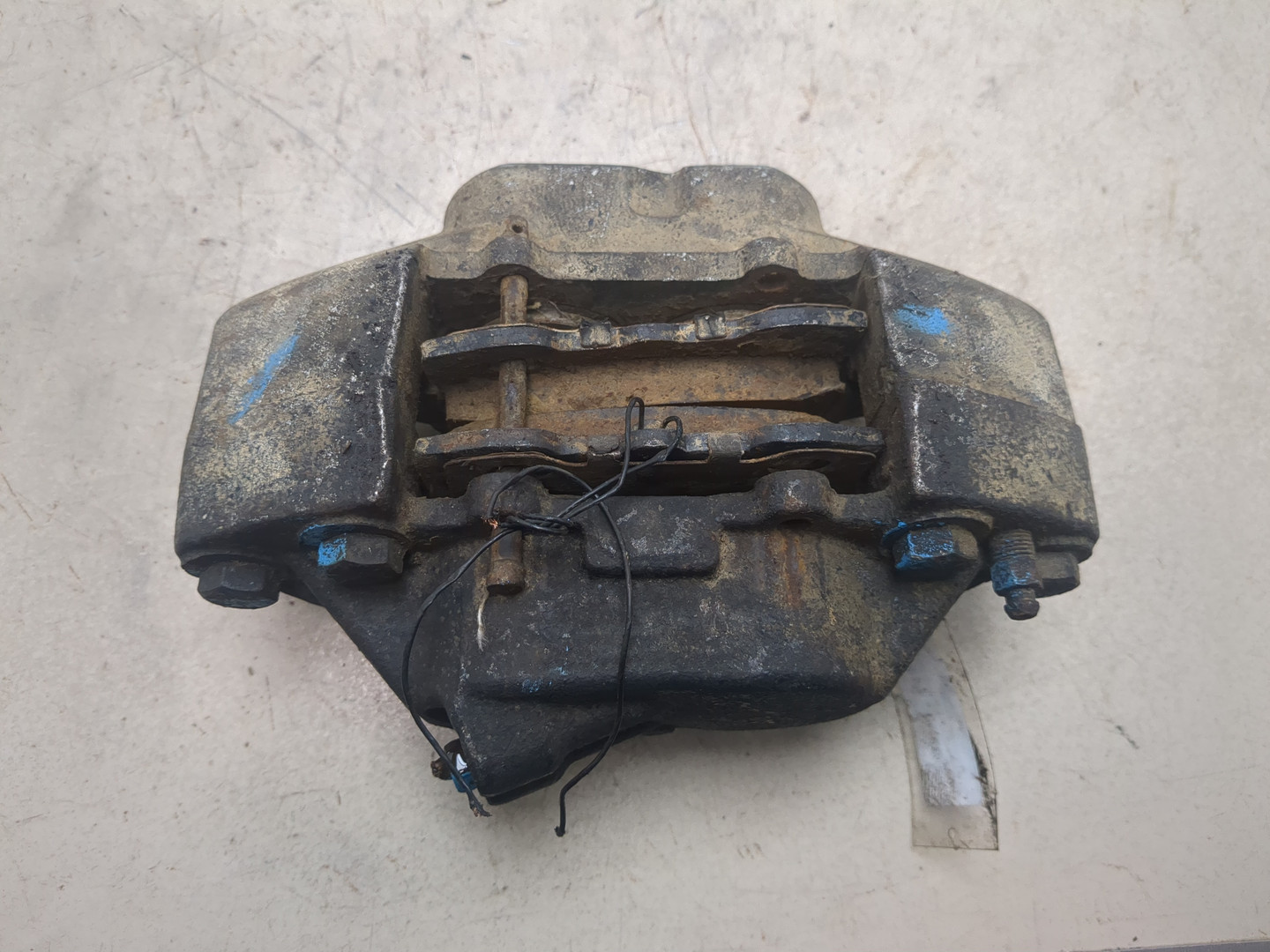 Суппорт передний правый