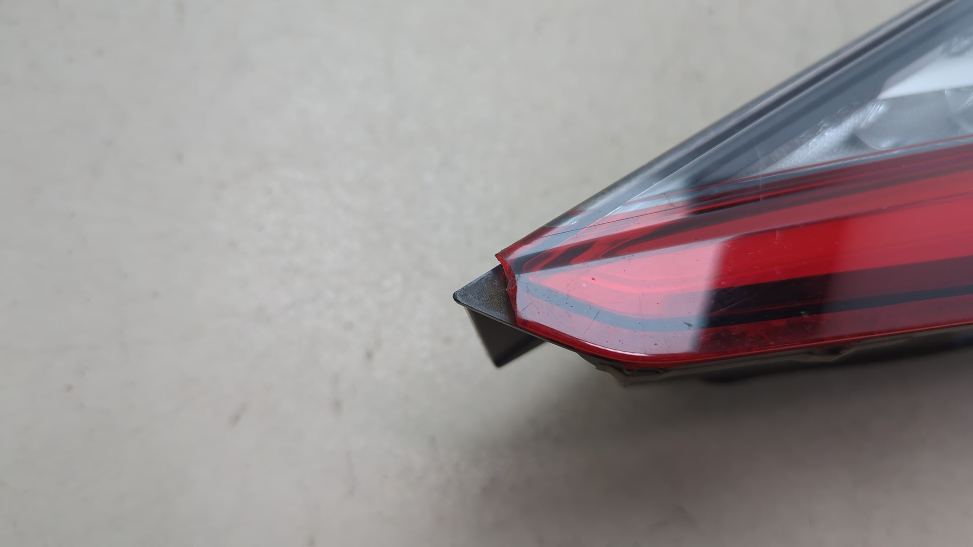 Фонарь задний внутренний левый