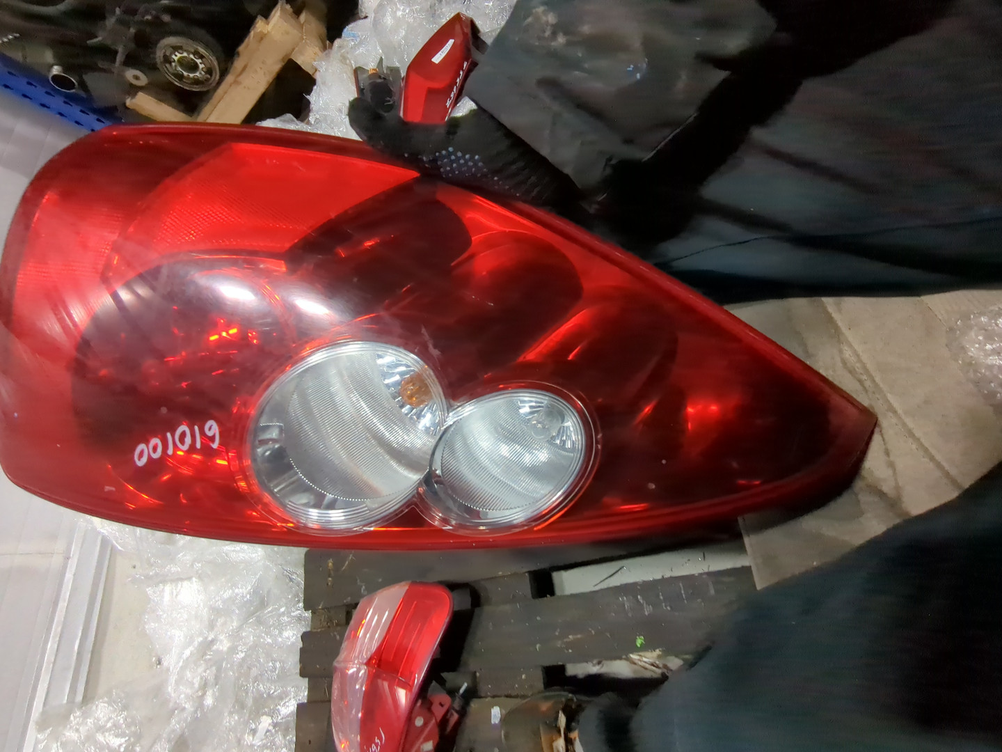 Фонарь задний левый