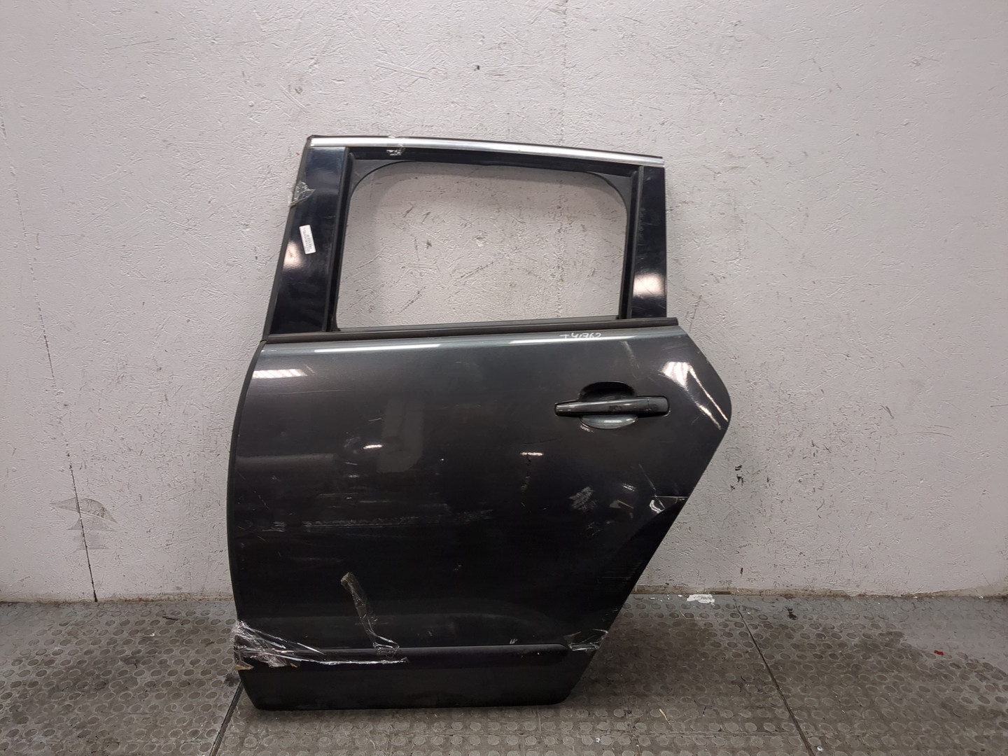 Дверь задняя левая