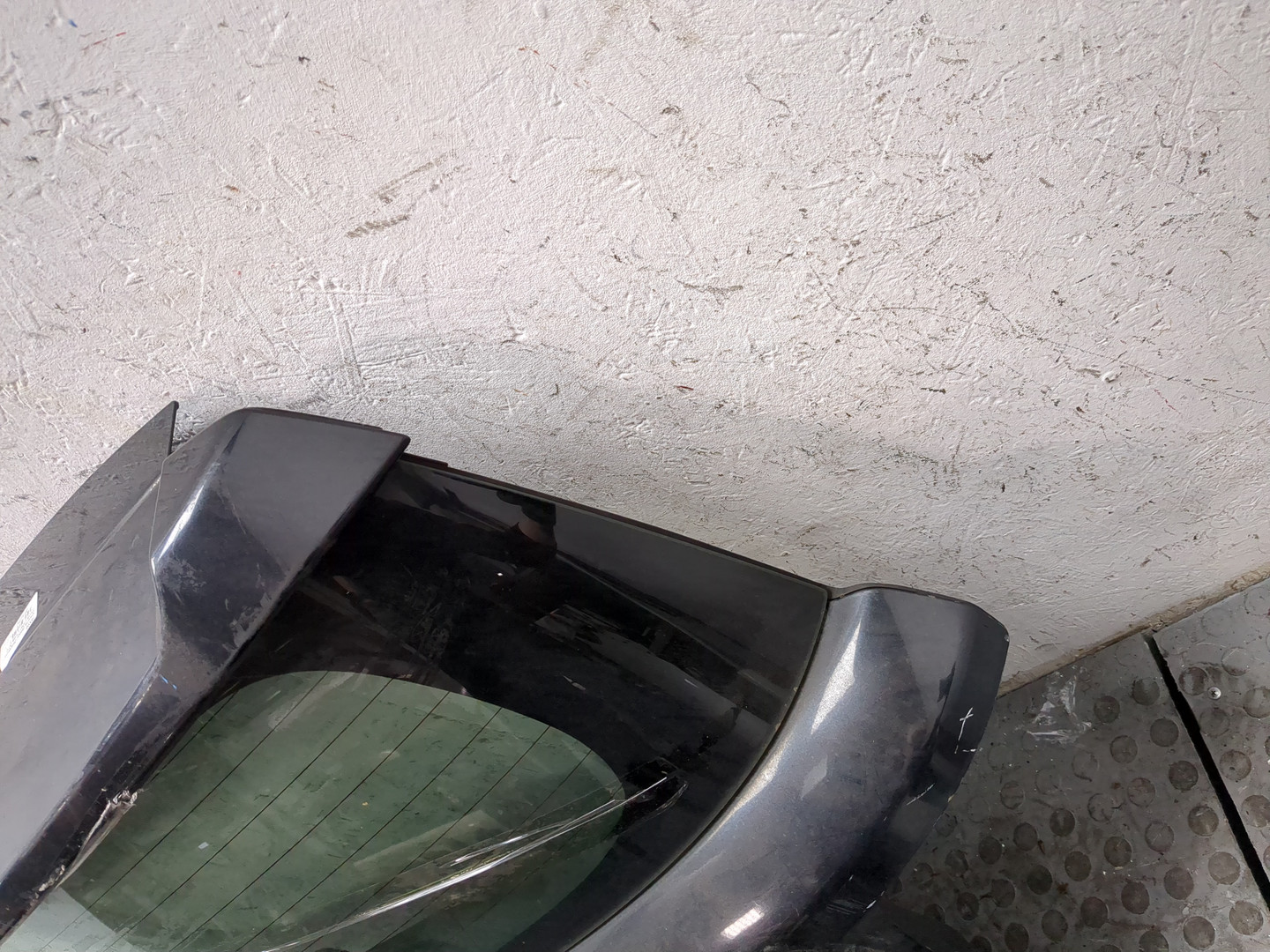 Дверь багажника