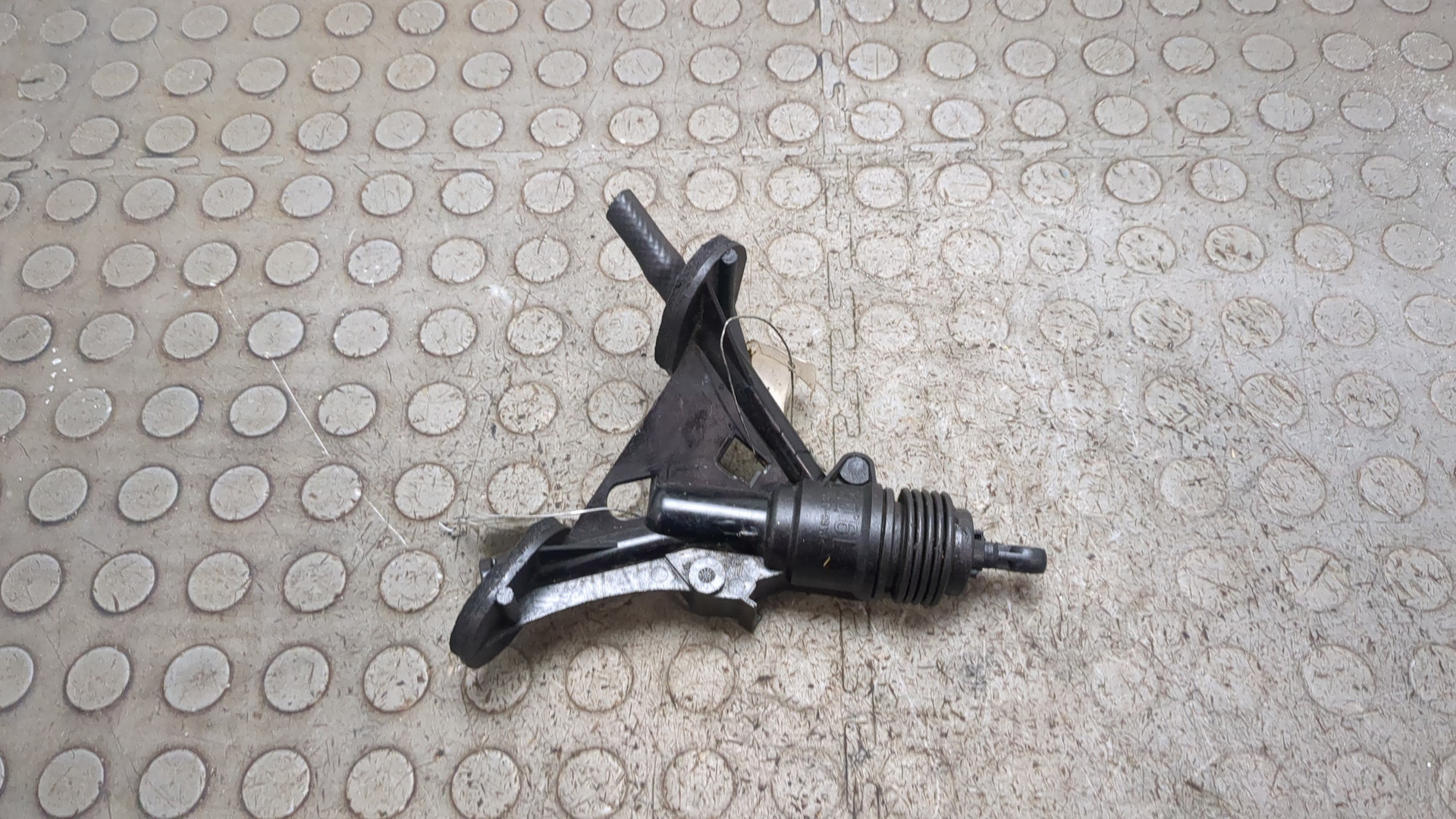 Цилиндр сцепления главный