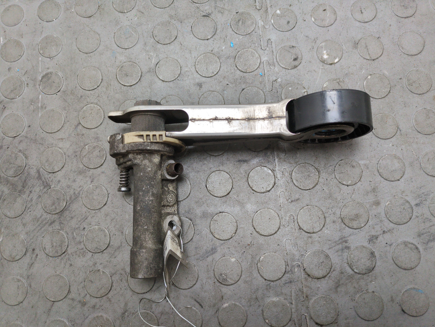 Натяжитель ремня