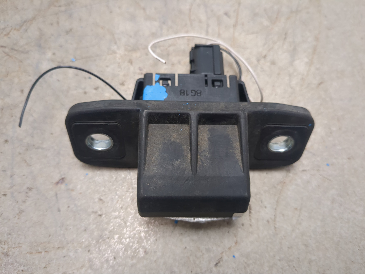 Кнопка открывания багажника