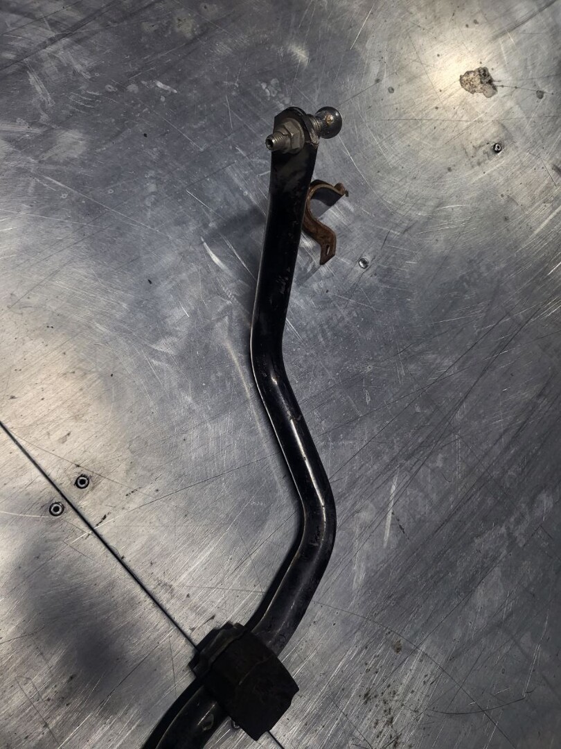 Стабилизатор передний