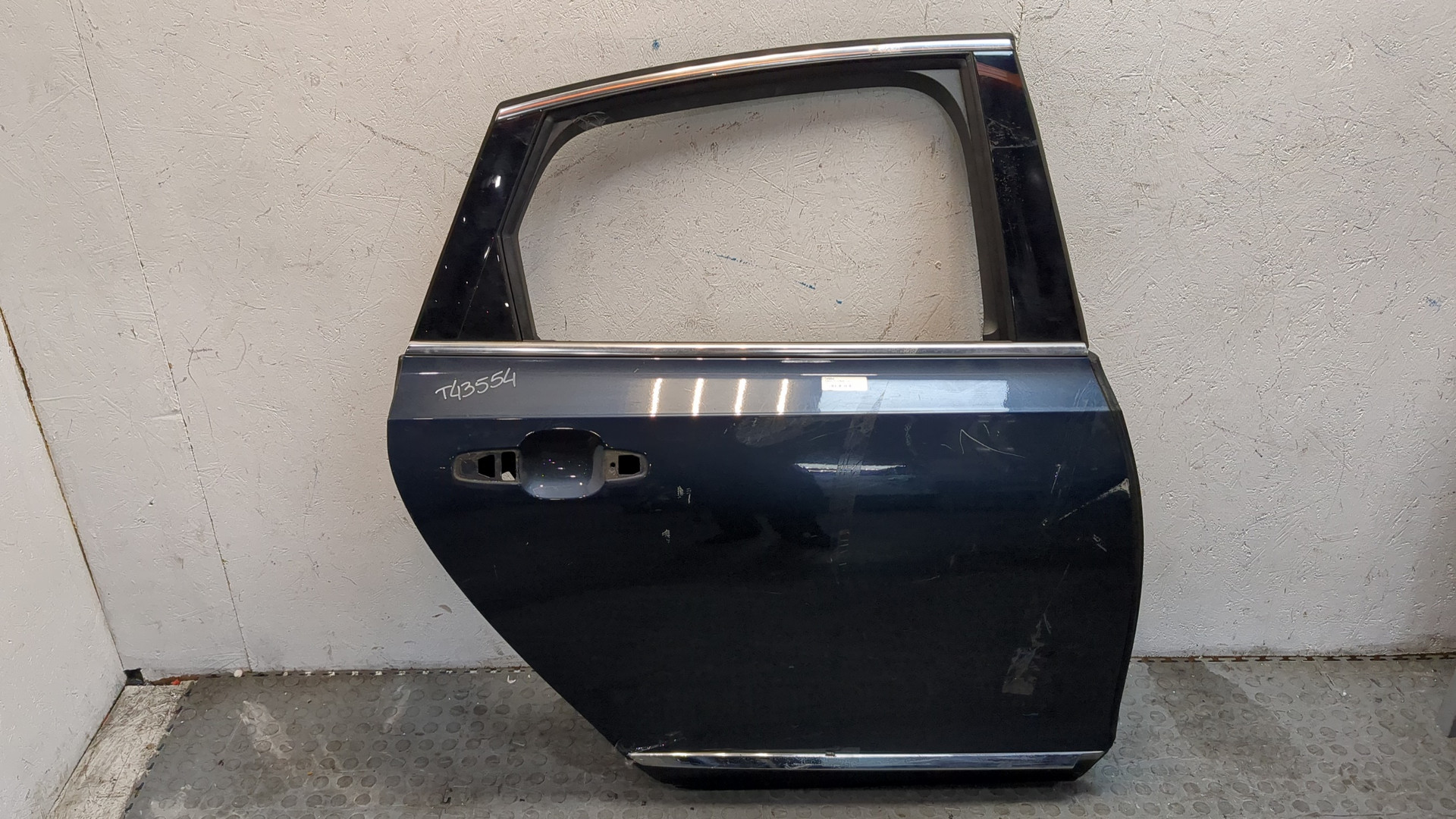 Дверь задняя правая
