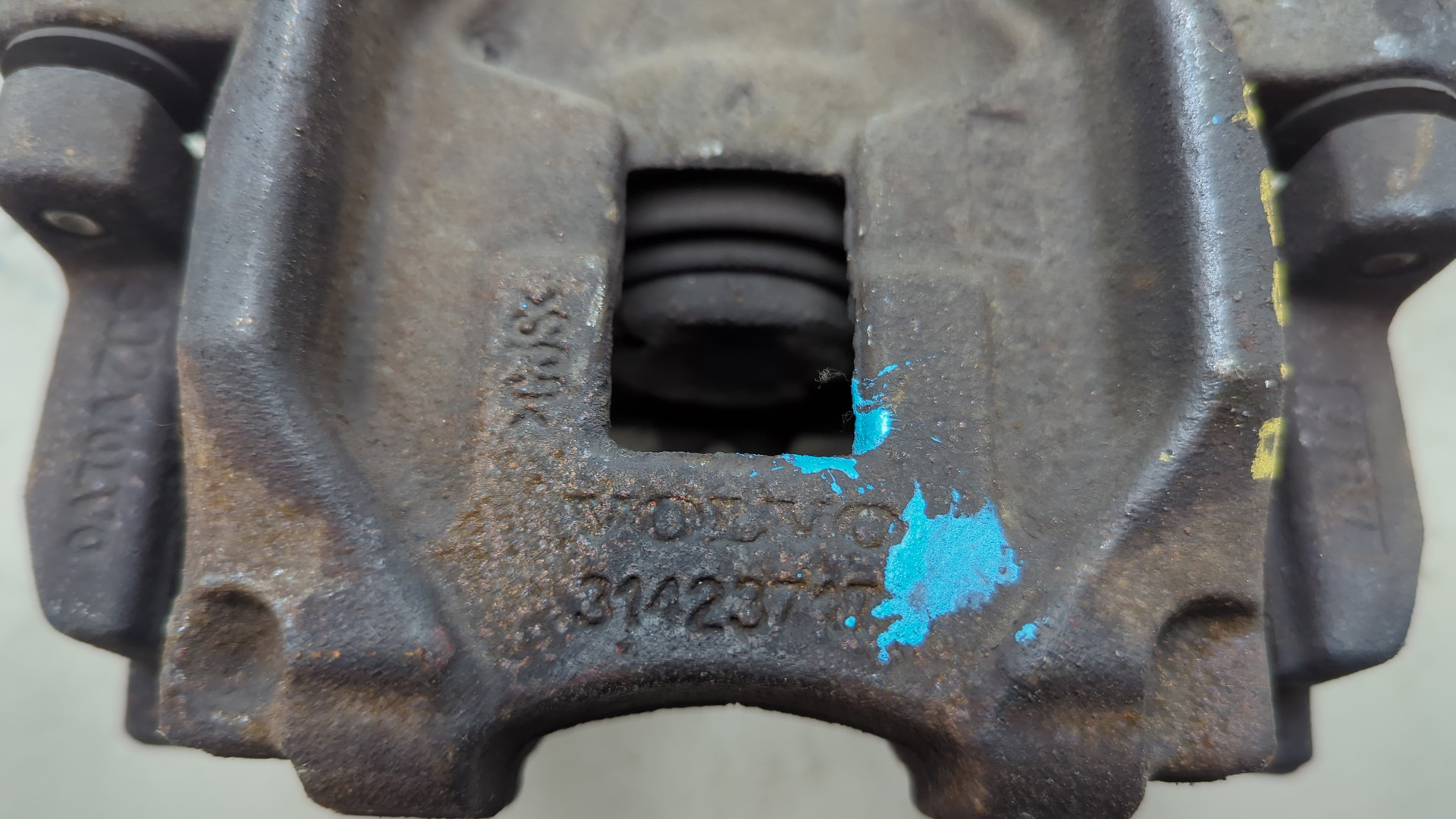 Суппорт задний левый