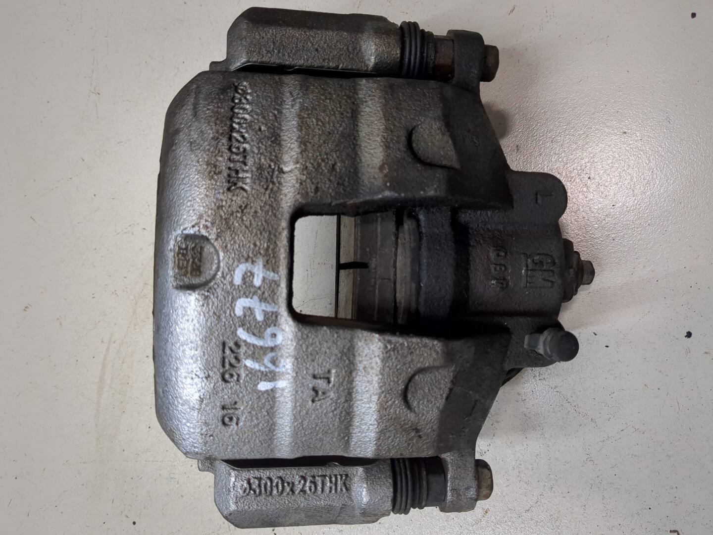 Суппорт передний левый