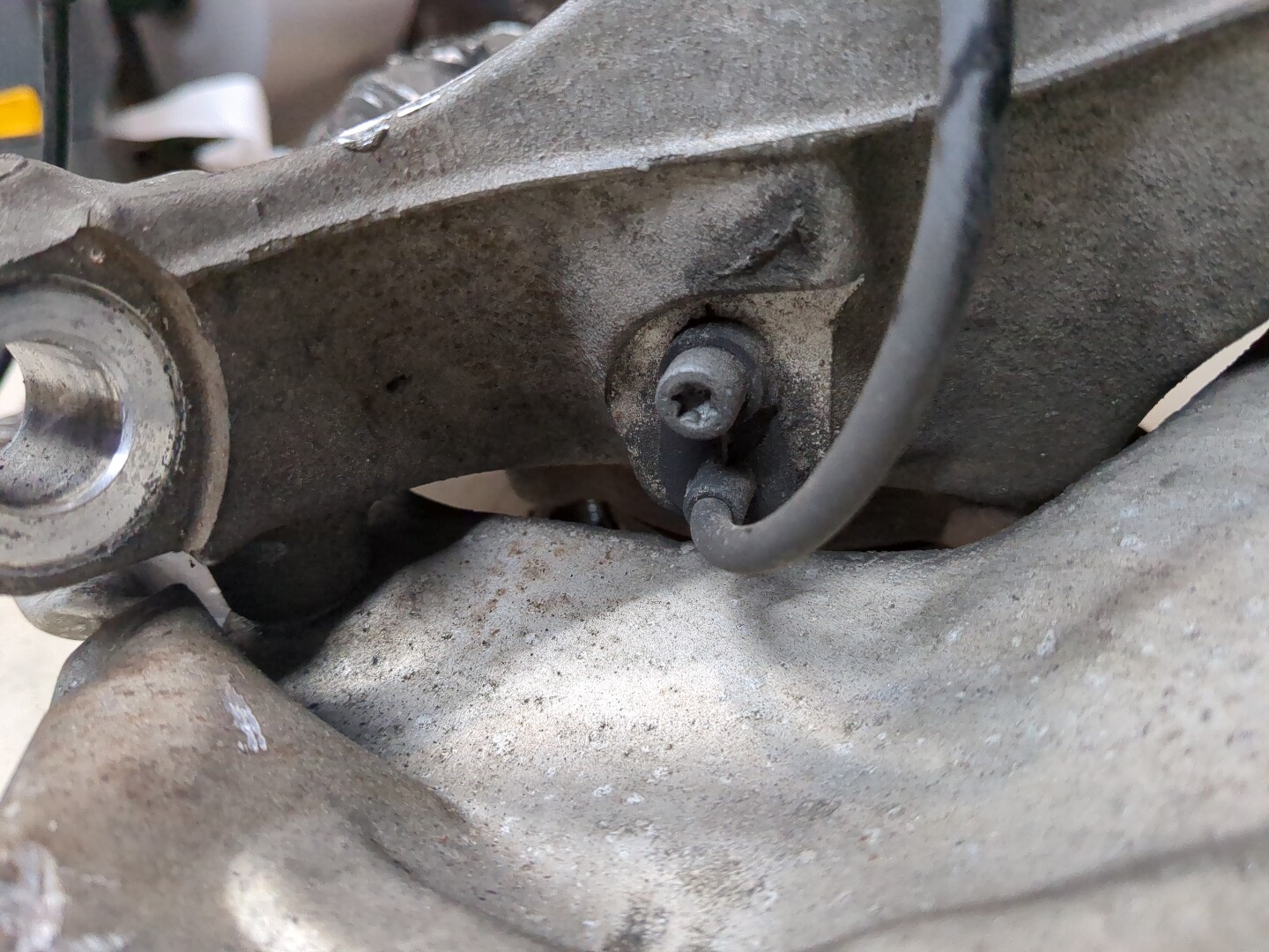 Кулак поворотный передний правый