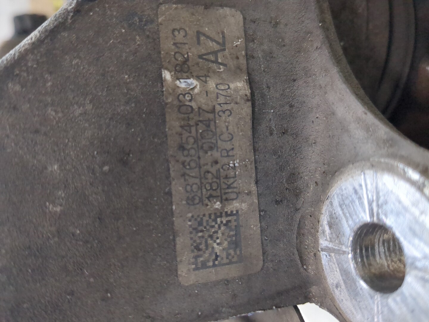 Кулак поворотный передний правый