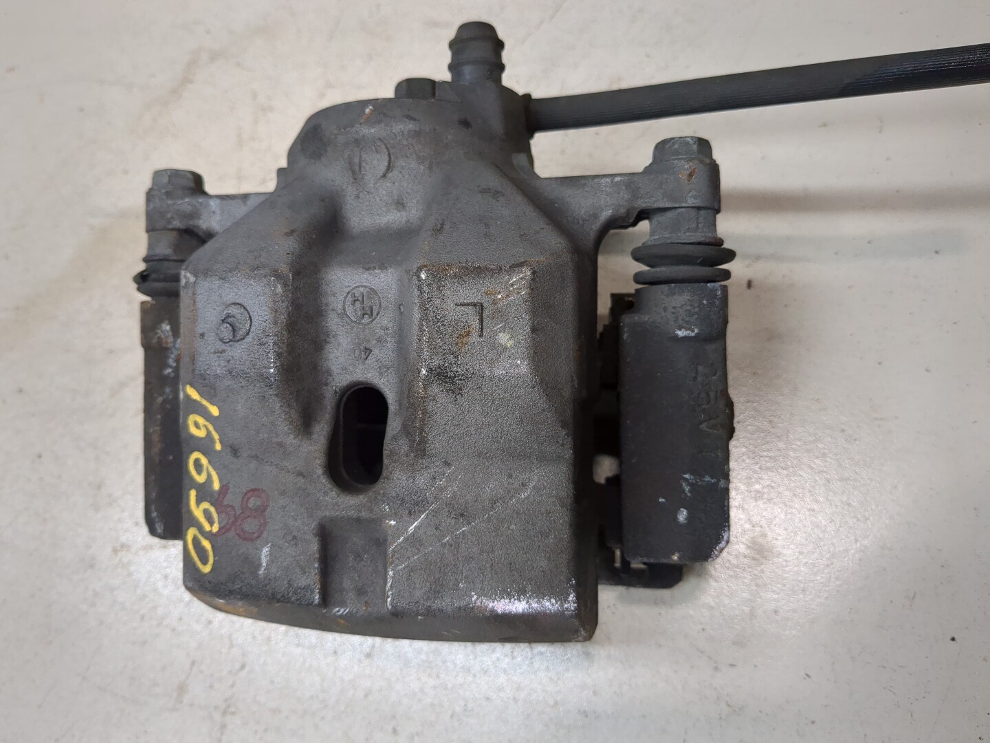 Суппорт передний левый