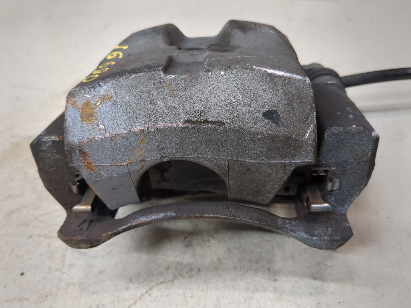 Суппорт передний левый