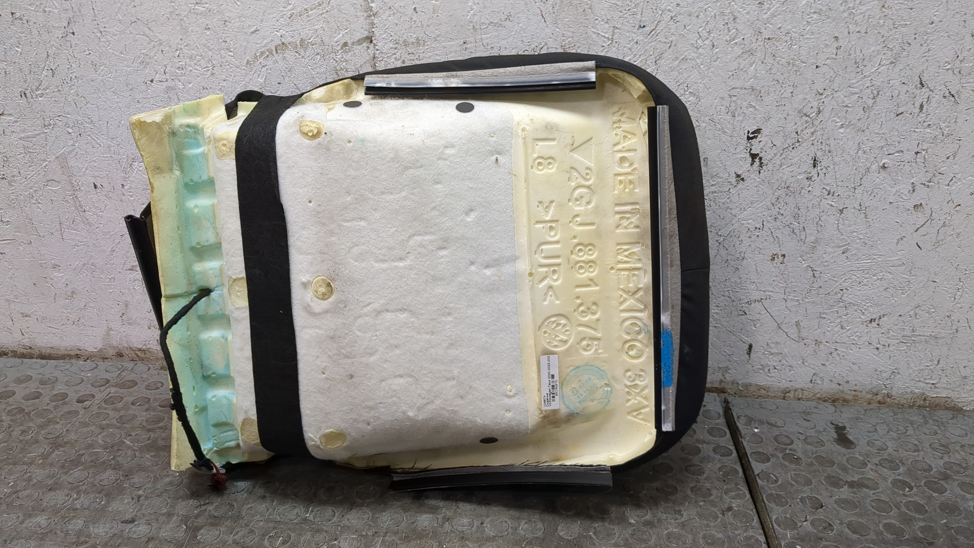 Сиденье переднее левое