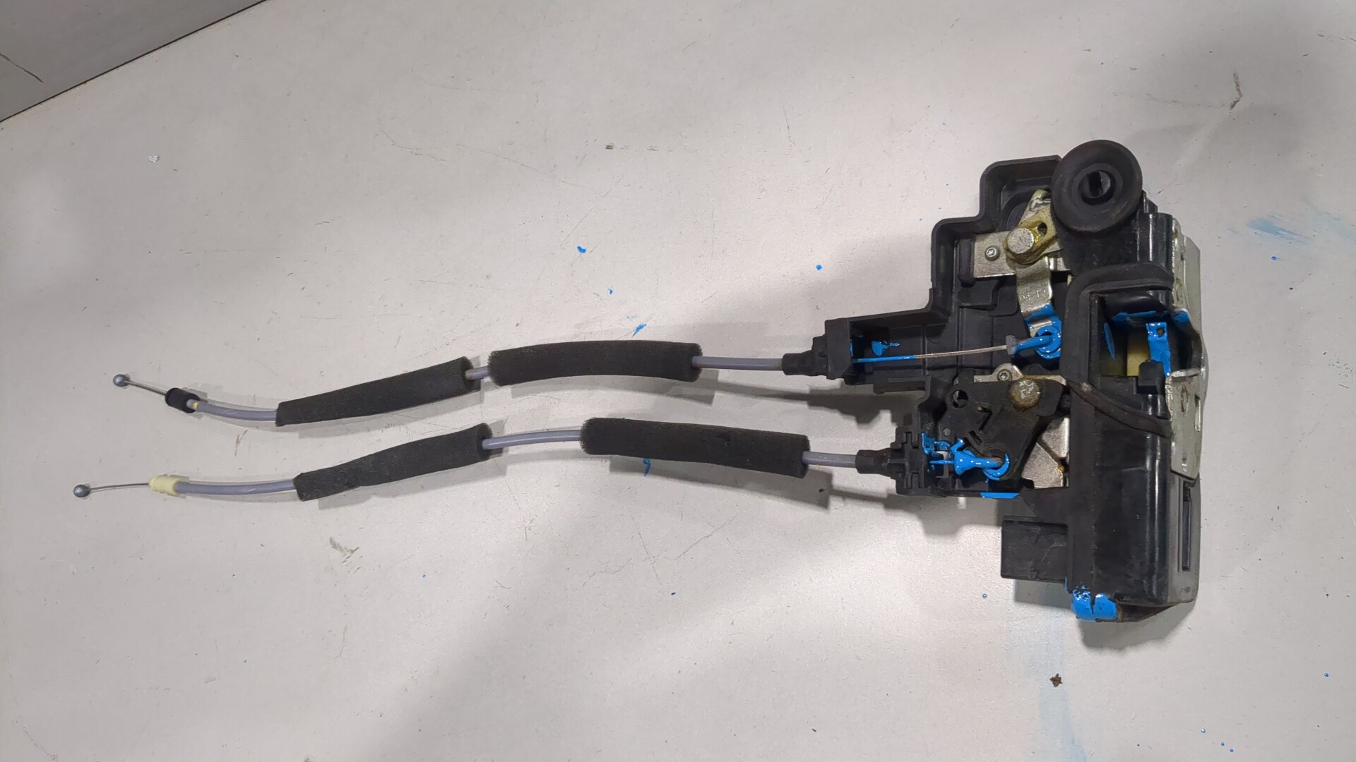 Замок двери задней левой