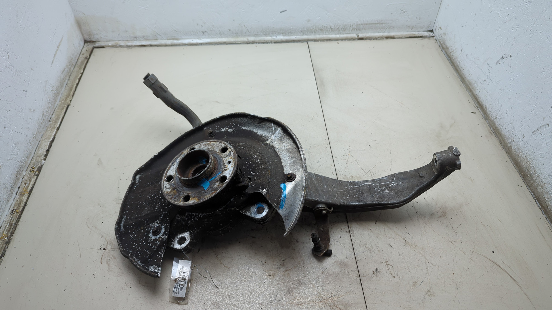 Кулак поворотный передний правый