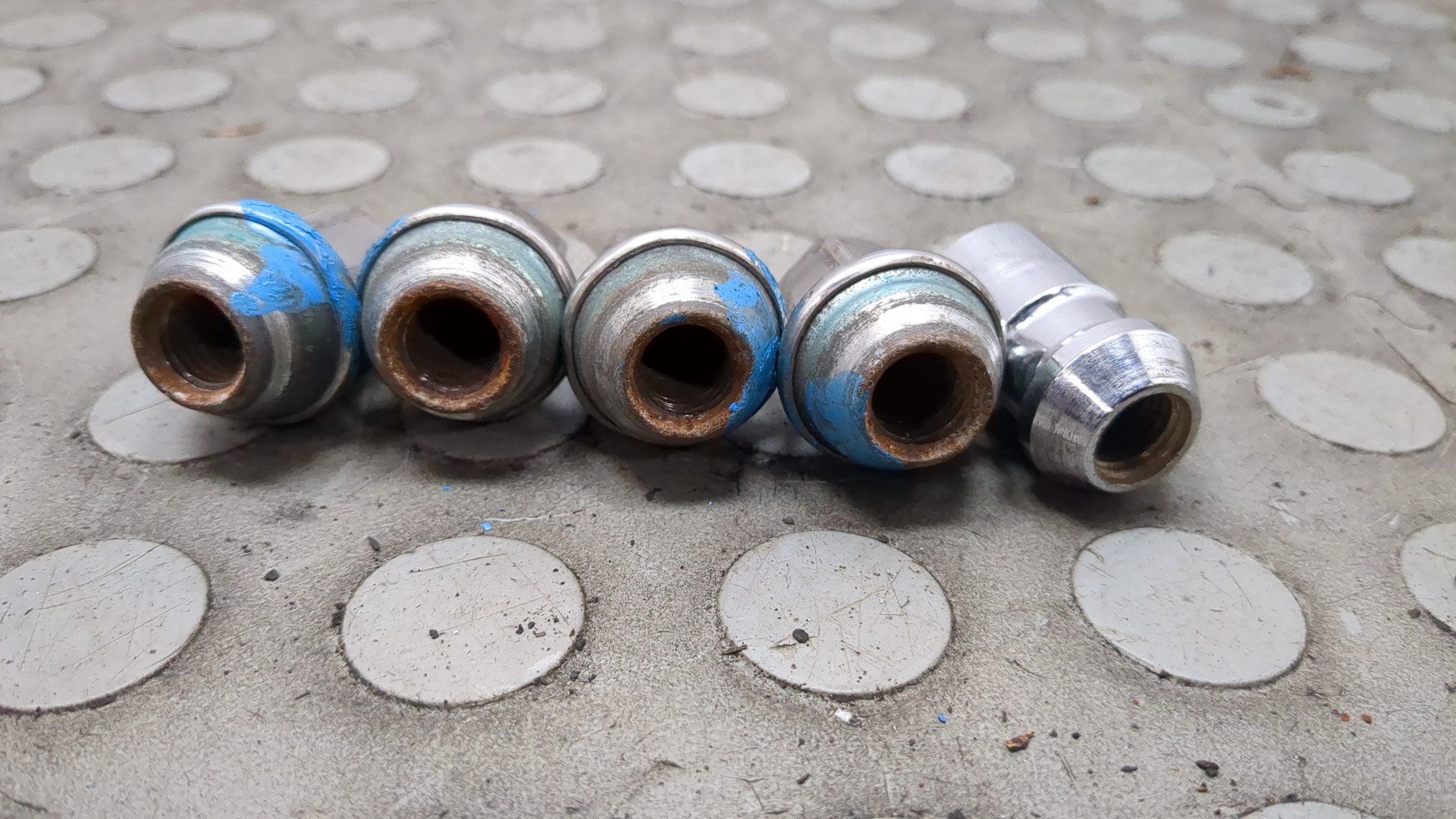 Гайка колеса