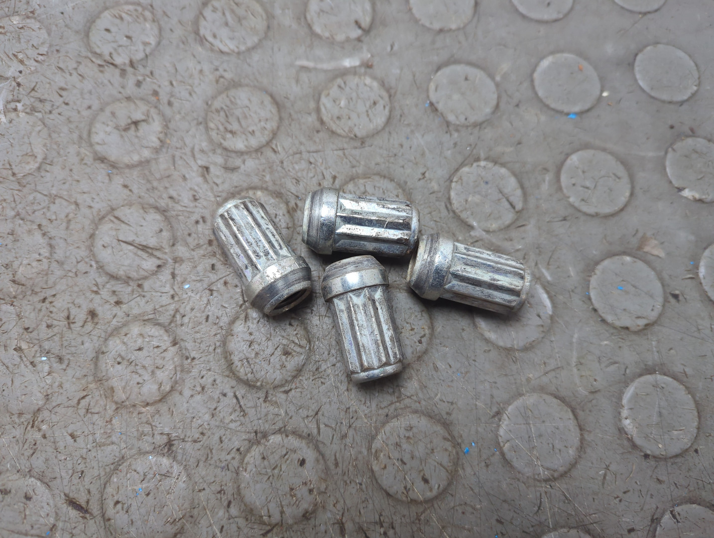 Гайка колеса