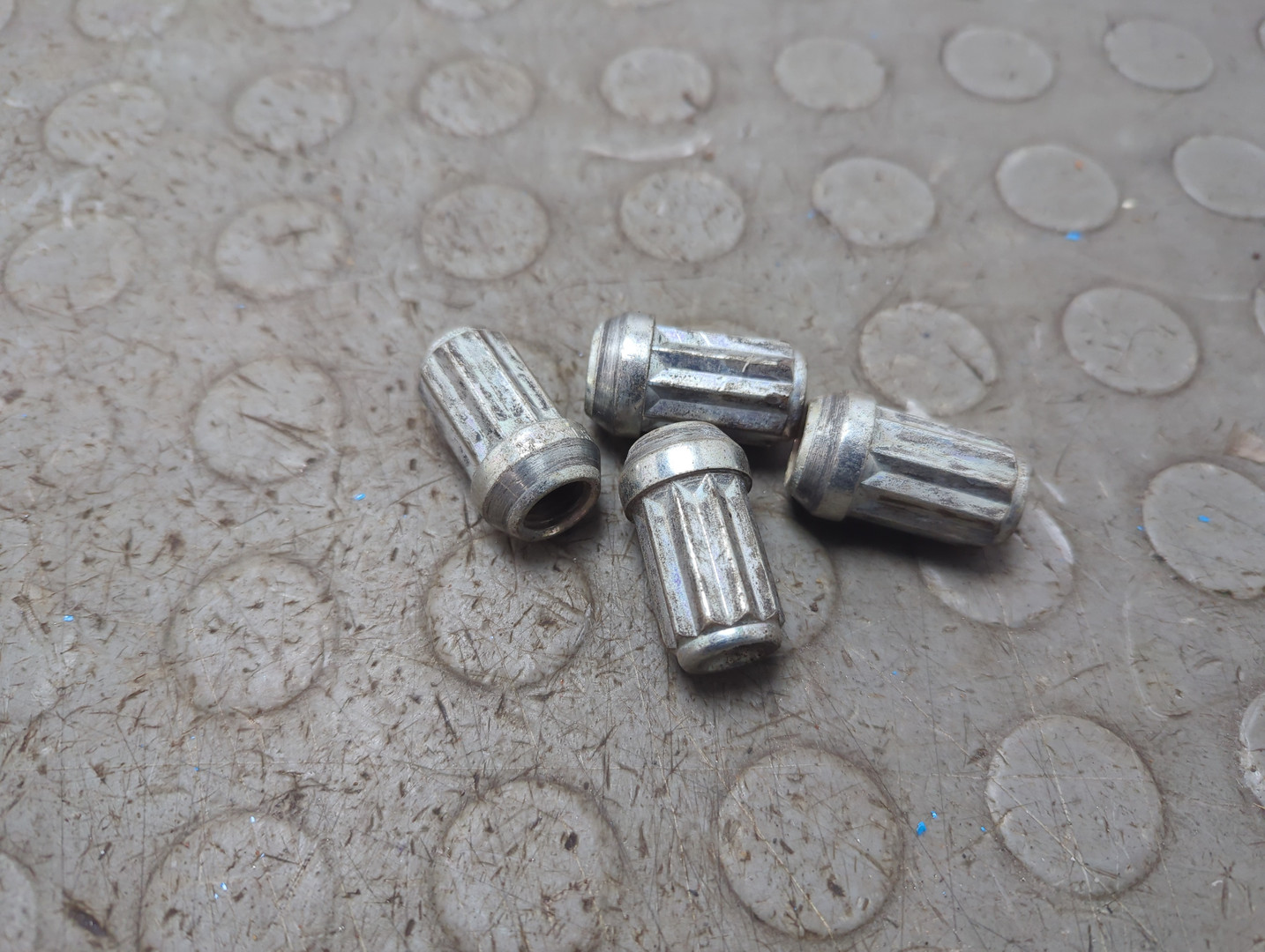 Гайка колеса